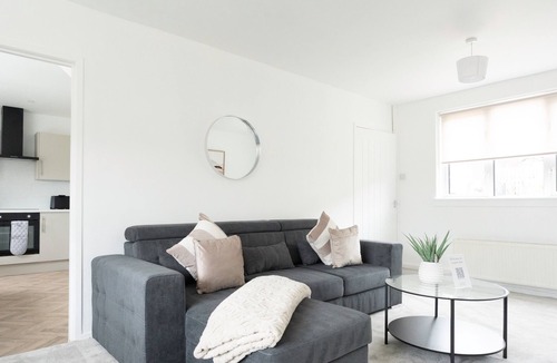 Broxburn House | Snug Modern Home in Broxburn