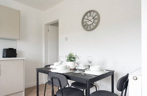 Broxburn House | Snug Modern Home in Broxburn