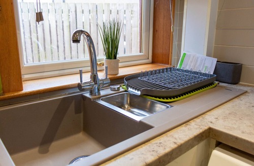 Grangemouth House | Snug Modern Home in Grangemouth