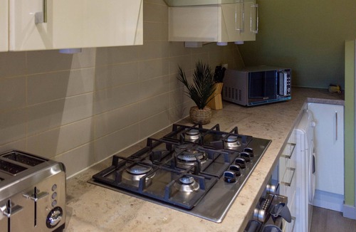 Grangemouth House | Snug Modern Home in Grangemouth