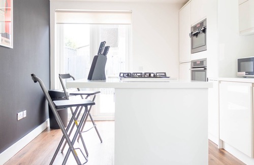 Uphall House | Snug Modern Home in Livingston