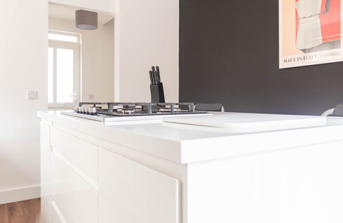 Uphall House | Snug Modern Home in Livingston