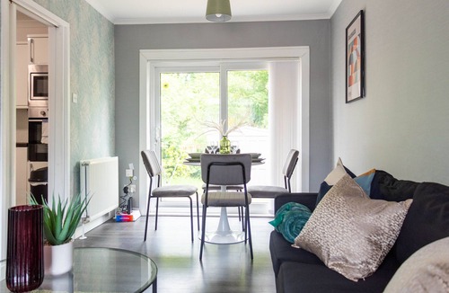 Glasgow House | Snug Modern Home in Glasgow