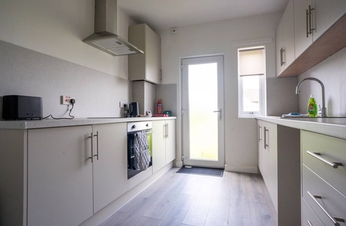 Larkhall House | Snug Modern Home in Larkhall