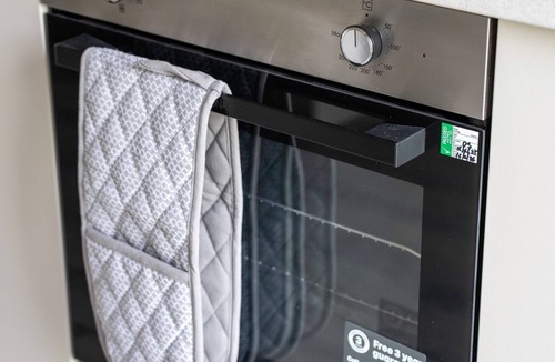 Larkhall House | Snug Modern Home in Larkhall