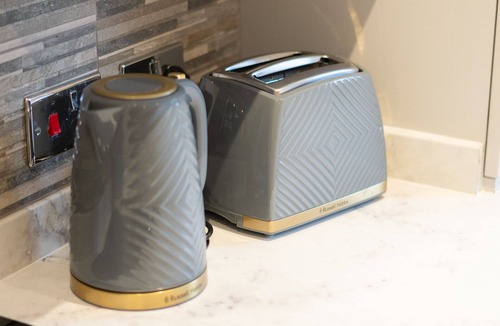 Lanark House | Snug Modern Home in Lanark