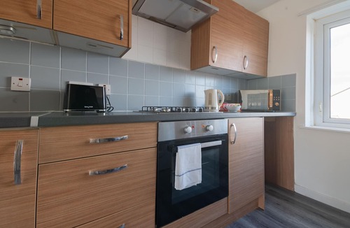 Shieldhall House | Snug Modern Home in Renfrew