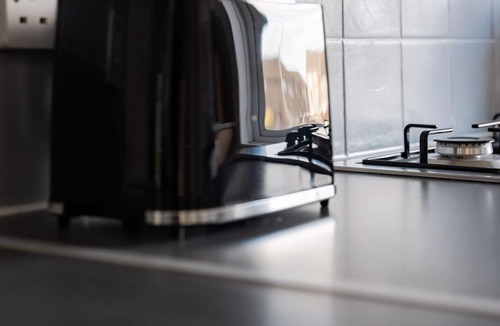 Shieldhall House | Snug Modern Home in Renfrew