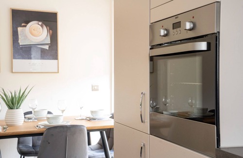 Bailleston House | Snug Modern Home in Uddingston