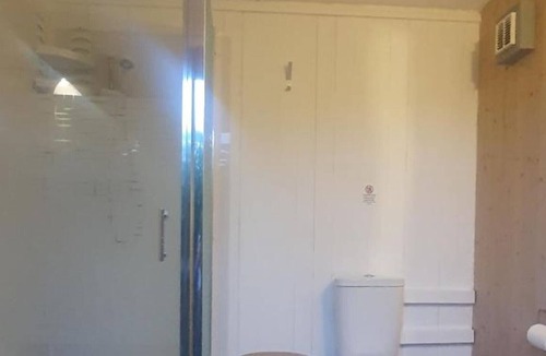 Hadlow Down Cabin | Snug & Secluded shepherds hut with balcony over lake.