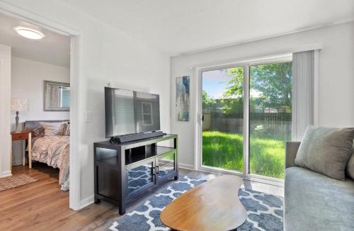 Market District Apartment | Snug Spot 68 - Close to Downtown & Autzen studio