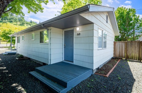 Market District Apartment | Snug Spot 68: Cozy 1-Bedroom Retreat near Downtown Eugene & Autzen!