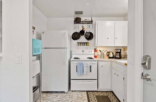 Market District Condo | Snug Spot 70 - Close To Downtown & Autzen 1 Bedroom Studio