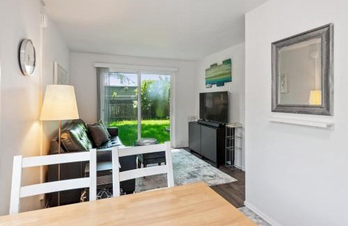 Market District Apartment | Snug Spot 70 - Close to Downtown & Autzen studio