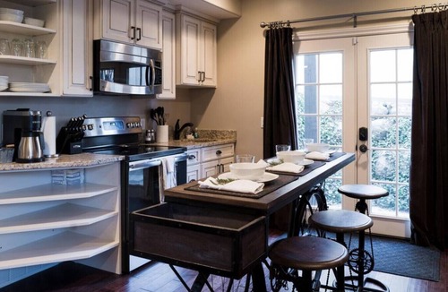 Heber House | Snuggle Down Inn: 1BR In-Law Basement Suite