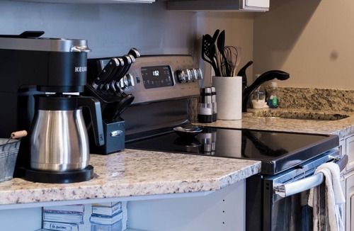 Heber House | Snuggle Down Inn: 1BR In-Law Basement Suite