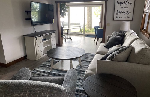 Ventura House | Snuggle up at The Cozy Cove!
