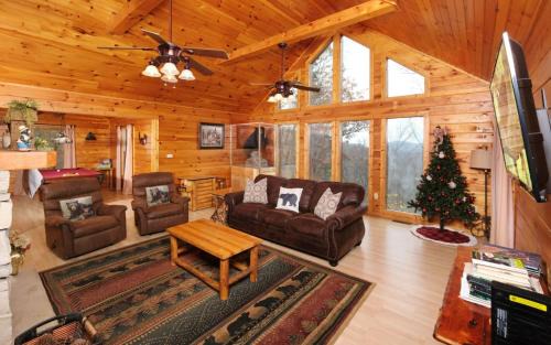 Gatlinburg Villa | Snuggly Bear Cabin