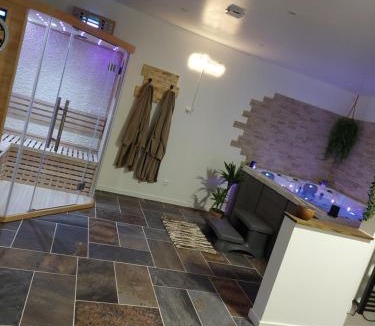 Barly Apartment | SoÉvasion- Suite avec jacuzzi et sauna privatif proche Arras