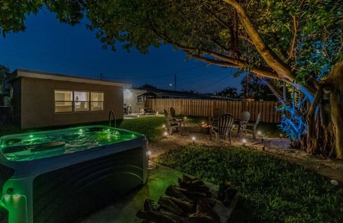 North Andrews Gardens House | So Flo Getaway, * Close to beach! *