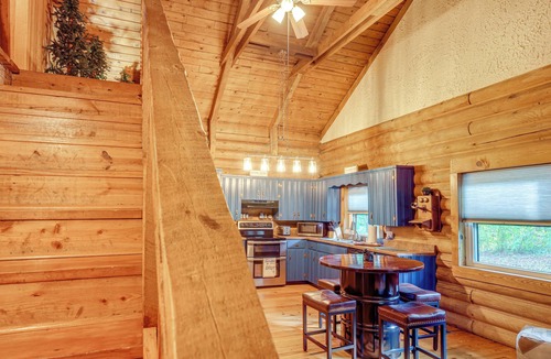 Cleveland Cabin | Soak in Hot Tub, Explore Outdoors: Cleveland Cabin