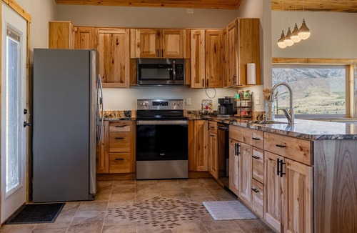 Wapiti House | Soak in Panoramic Views Wapiti Cabin, Dogs OK