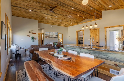Wapiti House | Soak in Panoramic Views Wapiti Cabin, Dogs OK