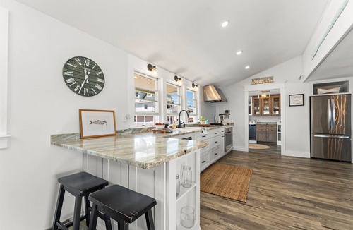 Scituate House | Soak in the Hot Tub! Water Views and Ocean Scent!