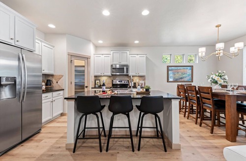 Meridian House | Soak Play Firepit Spa Game Room Sleeps 14