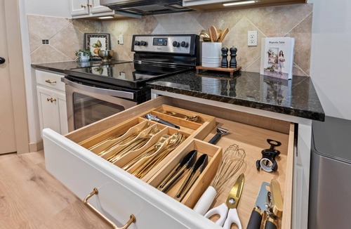 Meridian House | Soak Play Firepit Spa Game Room Sleeps 14