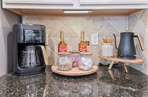 Meridian House | Soak Play Firepit Spa Game Room Sleeps 14