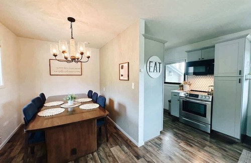 Kalispell House | Soak & Stay Cabin Hideaway