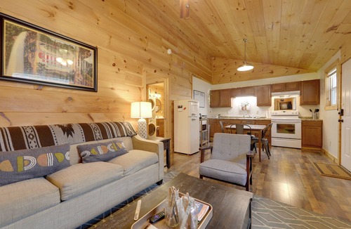 Cosby Cottage | Soaking Tub! Creekside Couples Haven in Cosby