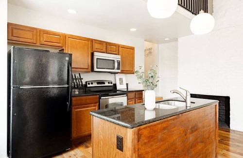 Pendleton Apartment | Soaring 2BR Parkside Loft