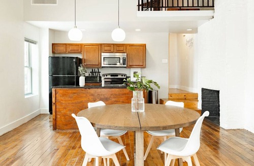 Pendleton Apartment | Soaring 2BR Parkside Loft