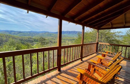 Townsend Cabin | “Soaring Eagle” Log Cabin * Awesome View