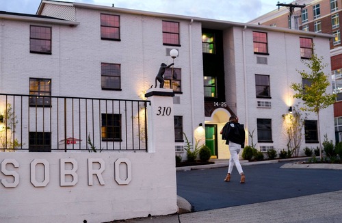 Rutledge Hill Apartment | SoBro Guest House by Black Swan - Downtown (24)