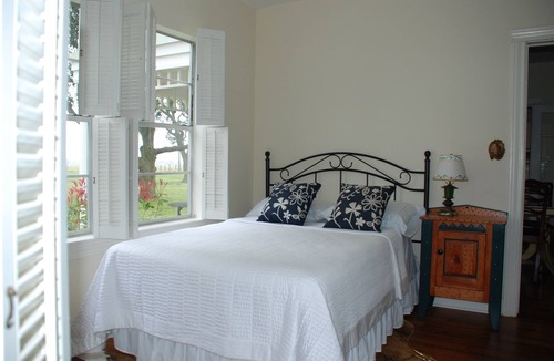 Damon House | Social Distance on a Texas Ranch, Pet Friendly