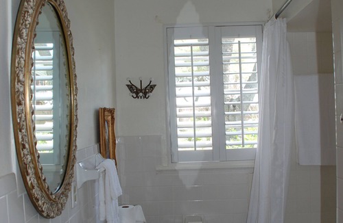 Damon House | Social Distance on a Texas Ranch, Pet Friendly