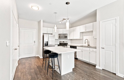 St. Edwards Apartment | SoCo 1BR Getaway | EV Charging, Pool & Wi-Fi