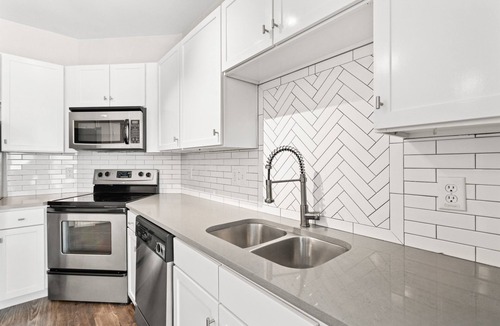 St. Edwards Apartment | SoCo 1BR Getaway | EV Charging, Pool & Wi-Fi