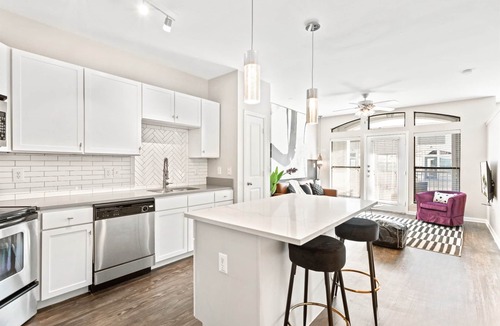 St. Edwards Apartment | SoCo 1BR Getaway | EV Charging, Pool & Wi-Fi