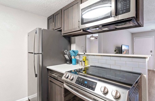Dawson Apartment | SoCo 2BR corner suite, king bed, fast WiFi w/pool