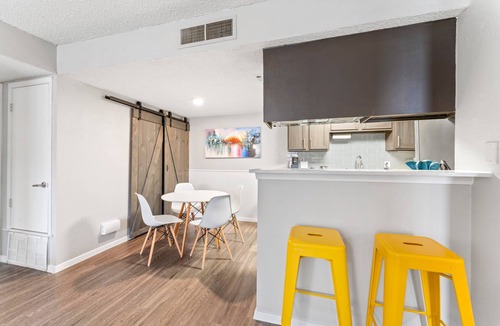 Dawson Apartment | Soco 2BR Corner Suite w Pool King bed Fast Wifi