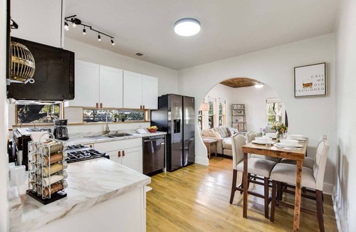 Bouldin House | SoCo - Creekside Bungalow