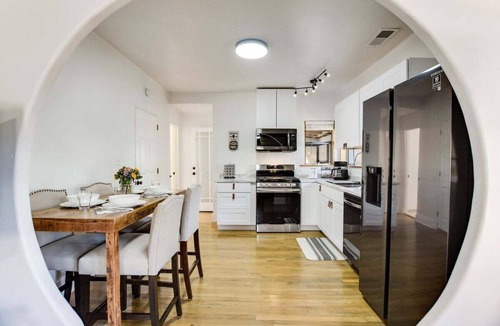 Bouldin House | SoCo - Creekside Bungalow