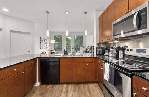 Downtown Austin Apartment | SoCo Dream Stay | Rooftop, Pool, Gym, Central Loc