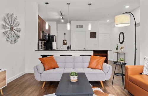 Downtown Austin Apartment | SoCo Dream Stay | Rooftop, Pool, Gym, Central Loc