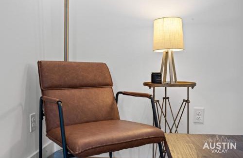 Dawson House | SoCo Eats, Zilker Days, Moody Nights 3BR 2.5BA w Upper Deck by Austin Vacay