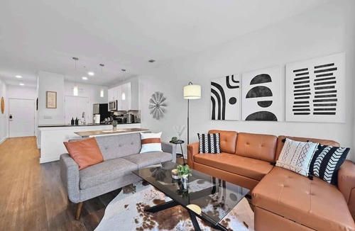 Downtown Austin Apartment | SoCo Gem | Pool, Gym, Rooftop, Parking, Walk to DT